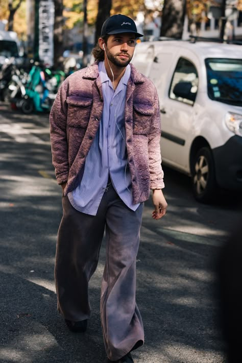 Paris Fashion Men Street, Paris Fashion Week Men Street Style, Fashion Snap Mens, Men Colorful Fashion, Tech Fashion Mens, Paris Fashion Week 2024 Street Style, Paris Street Wear, Men’s Street Style, Tokyo Street Style Men