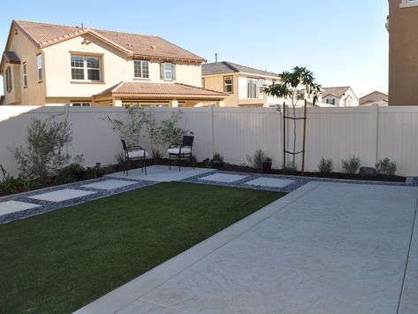 Modern concrete and rock design #modernlandscapedesign #McCabes Artificial Turf Backyard, Backyard Concrete, Concrete Front Steps, Turf Backyard, Low Water Landscaping, Front Landscape, Nursery Tour, Concrete Retaining Walls, Concrete Stairs