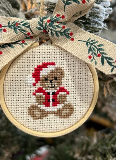 First Christmas Cross Stitch, Cross Stitch Christmas Cards, Cross Stitch Fruit, Cross Stitch Boards, Xmas Cross Stitch, Cross Stitch Christmas Ornaments, Cross Stitch Bookmarks, Mini Cross Stitch, Crochet Decoration