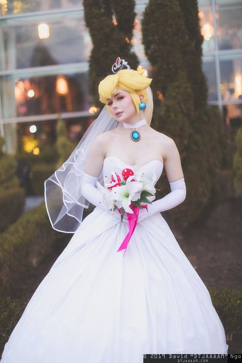 Princess Peach Video, Princess Peach Wedding, Peach Wedding Dress, Princess Peach Cosplay, Peach Cosplay, Jenna Lynn, Video Game Cosplay, Cosplay Characters, Peach Wedding