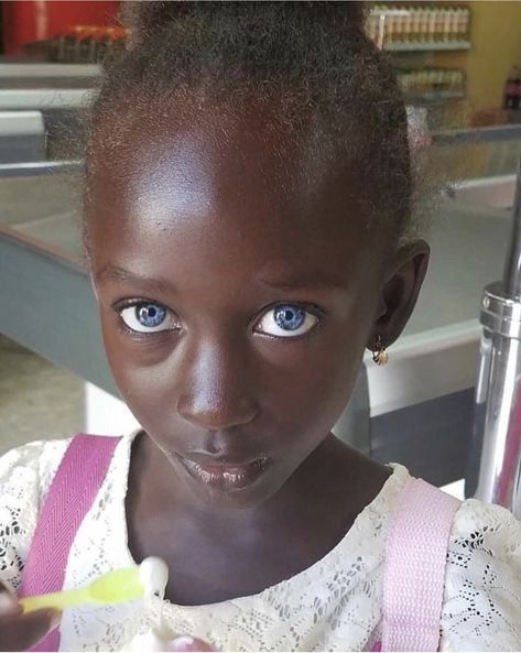 Stunning 💙💫 People With Blue Eyes, Human Rights Day, Baby Eyes, Kids Around The World, Light Eyes, We Are The World, Gorgeous Eyes, Tan Skin, Pretty Eyes