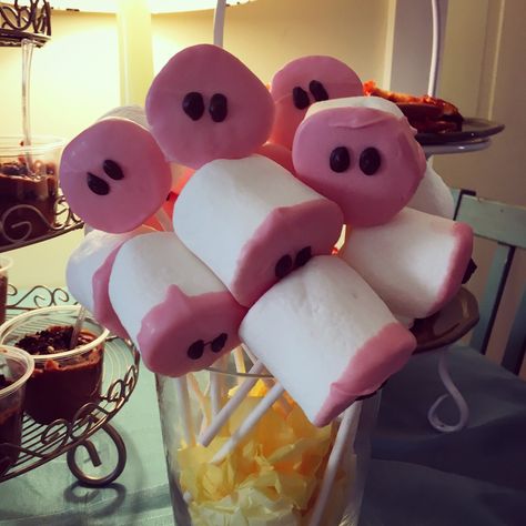 Peppa Pig nose marshmallow pops #peppapig #peppapigparty #pignoses #toddlerparty Props Pig Party, Peppa Pig Marshmallow Pops, Two Pig Sooie Birthday, Animal Farm Party Ideas 2nd Birthday, Piggy Themed Birthday Party, Props Pig Birthday Party, Peppa Pig Themed Food, Piggy Party Ideas, Percy Pig Party