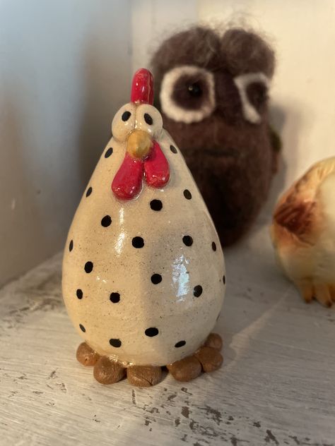 Pottery Chickens Clay, Ceramic Chickens Pottery, Chicken Pottery Ideas, Clay Chickens How To Make, Air Dry Clay Chicken, Easter Ceramics Ideas, Clay Chickens, Chicken Clay, Chicken Pottery