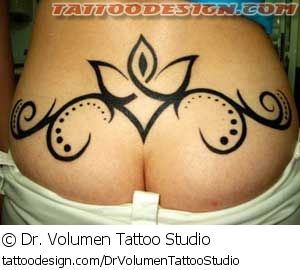 On the butt Steampunk Tattoo, A Tattoo Design, Flower Outline, Design Picture, Free Tattoo, Female Tattoo, Feminine Tattoos, Skin Art, Heart Tattoo