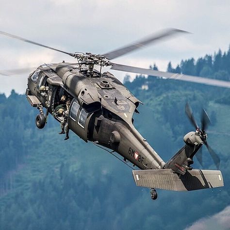 Austrian Air Force UH-60 Black Hawk helicopter #military #aircraft #armedforces #airforce #aviation #austria #blackhawk #helicopter by globalair Uh 60 Blackhawk, Black Hawk Helicopter, Helicopter Pilots, Military Hardware, Black Hawk, Special Ops, Military Jets, Military Aviation, Military Helicopter