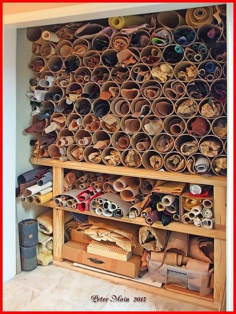 Leather Shop Interior, Leather Working Station, Leather Storage Ideas, Leather Workshop Studio, Leather Workshop Ideas, Leatherworking Patterns, Garage Art Studio, Home Art Studios, Game Room Ideas