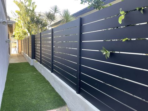 Semi-Private Aluminum Fencing Sacramento, CA - Alumission Aluminum Privacy Fence, Private Fence Ideas, Side Yard Gate, Aluminum Driveway Gates, Yard Gate, Aluminum Fencing, Deck Privacy, Cable Railing Systems, Modern Fence Design