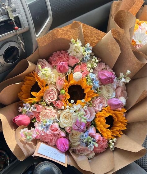 Bouquet Of Flowers Pastel, Flower Bouquet From Boyfriend, Random Flower Bouquet, Mixed Flowers, Mom Bouquet, Flowers Aesthetic Bouquets, Wild Flower Bouquet Aesthetic, Flowers Summer, Flowers Bouquet Ideas