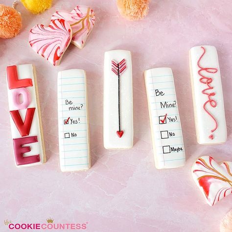 Valentines Cookies Decorated Ideas, Cookie Decorating Tools, Stick Packaging, May Spread, Chocolate San Valentin, Valentine Cookies Decorated, Valentines Day Sugar Cookies, Cookie Countess, Cookie Decorating Supplies