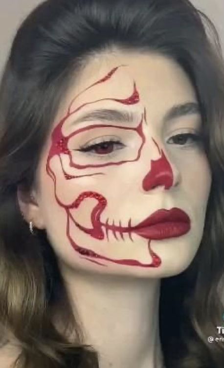 Simple Face Painting Ideas Halloween, Maquillaje Halloween Aesthetic, Halloween Make Up Ideas Easy, Phone Wallpapers Halloween, Makeup Scary Halloween, Halloween Backgrounds Wallpapers, Party Halloween Food, Halloween Tattoos Ideas, Halloween Make Up Looks