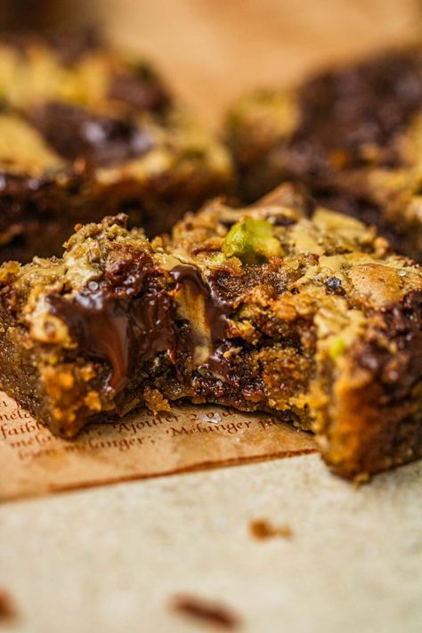 Pistachio Blondies | Sift With Kima Pistachio Blondies, Healthy Protein Desserts, Pistachio Dessert, Pistachio Butter, Blondies Recipe, Pistachio Cake, Chocolate Chunk Cookies, Classic Cookies, Baking And Pastry