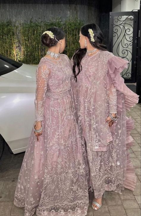 Lilac Asian Dress, Pink Desi Bridesmaid Dresses, Asian Bridesmaid Dresses Pakistani, Lilac Desi Dress, Pink South Asian Wedding Dress, South Asian Bridesmaid Dresses, Lilac Pakistani Dress, Mauve Pakistani Dress, Desi Bridesmaid Dresses