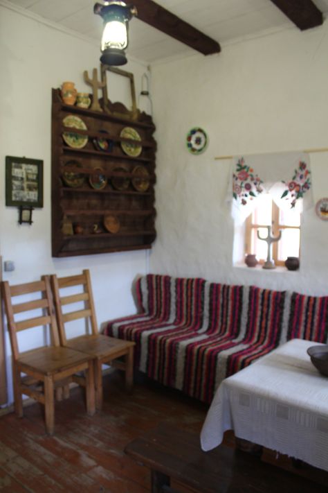 Slavic ethnic dwelling (interior) Slavic Home Decor, Slavic Interior, Slavic House, Stucco Texture, Traditional Rustic, Aesthetic Rooms, Grandmas House, Traditional Interior, Rustic Interiors