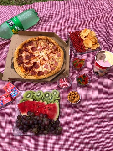 Pic Nic Ideas Romantic, Pinic Romantico Aesthetic, Ideas Para Picnic En Pareja, Picnic Aesthetic Romantic, Pic Nic Aesthetic, Picnic Ideas Romantic, Picnic Aesthetic Ideas, Picnic Aesthetic Friends, Picnic For Two