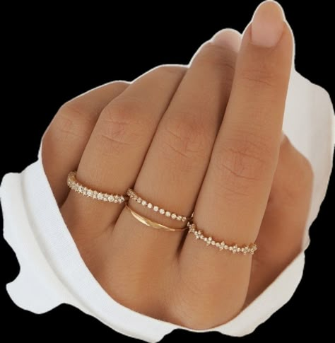 Simple Diamomd Ring, Ring Stacking Dainty, Simple Ring Stacking, Cute Dainty Jewelry Gold, Stack Ring Ideas, Elegant Gold Accessories, Silver Rings Ideas, Prom Rings Gold, Ring Inspo Jewelry Gold