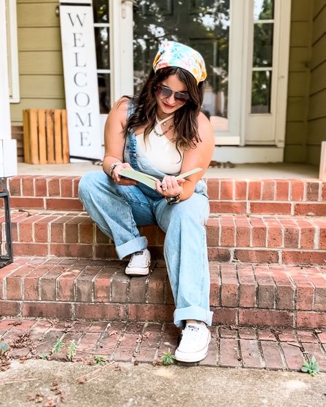 When you can save dollars and still serve looks🥰 I scored the BEST thrift store find a couple of weeks ago when I found these @levis vintage overalls that still had the tags in them! These are gonna be so great for styling now and into the fall. While not as good as finding them secondhand, I did find these for a pretty good deal at a few other retailers that I linked in my LTK at aliciarenee_blog. I also always recommend keeping an eye out for when Levi’s does warehouse sales on their webs... Levis Overalls, 4 Months Pregnant, Vintage Overalls, Levis Vintage, Petite Style, Thrift Store Finds, Petite Outfits, Petite Fashion, Maternity Fashion