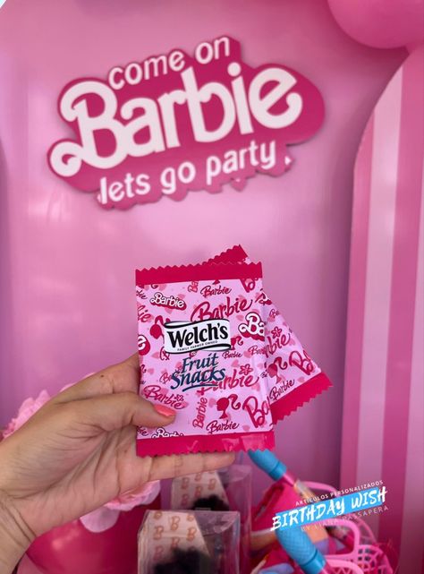 Barbie Treats, Groovy Barbie, Birthday Treat Bags, Barbie Theme Party, Fruit Bag, 6 Birthday, Fruit Snack, Barbie Birthday Party, Birthday Treat