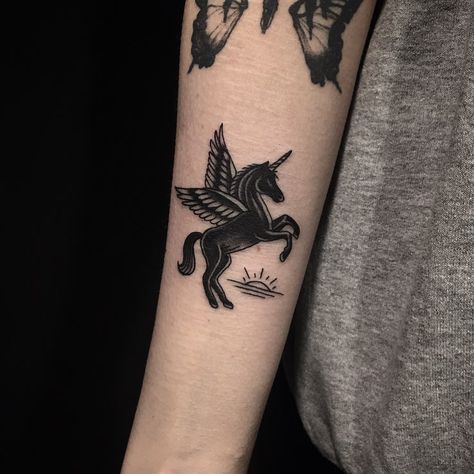 William Roos on Instagram: “🦄” Black Unicorn Tattoo, Unicorn Tattoo Ideas, Unicorn Dragon, Unicorn Tattoo, Full Tattoo, Patchwork Tattoo, Unicorn Tattoos, Black Unicorn, Matching Tattoos