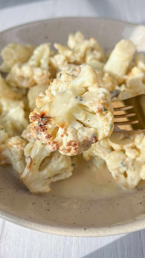 Baked Cauliflower Dish Creamy Cauliflower Bake, Baked Boursin Cheese, Greek Feta Salad, Baked Boursin, Baked Cauliflower Recipe, Cauliflower Bake, Grilled Lemon Chicken, Food Dolls, Delicious Sides