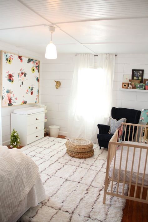 Take a look at these real rooms that stylishly serve as both a nursery and a guest room and let it inspire a similar dual-purpose room in your home. Nursery Guest Room Combo, Guest Room Combo, Organization Nursery, Shared Nursery, Grown Up Bedroom, Nursery Guest Room, Nursery Nook, Baby Corner, Theme Pink