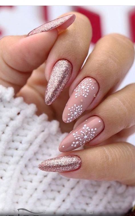 December Nails, Red Christmas Nails, Christmas Nails Easy, Christmas Gel Nails, White Nail, Festival Nails, New Year's Nails, Xmas Nails, Holiday Nails