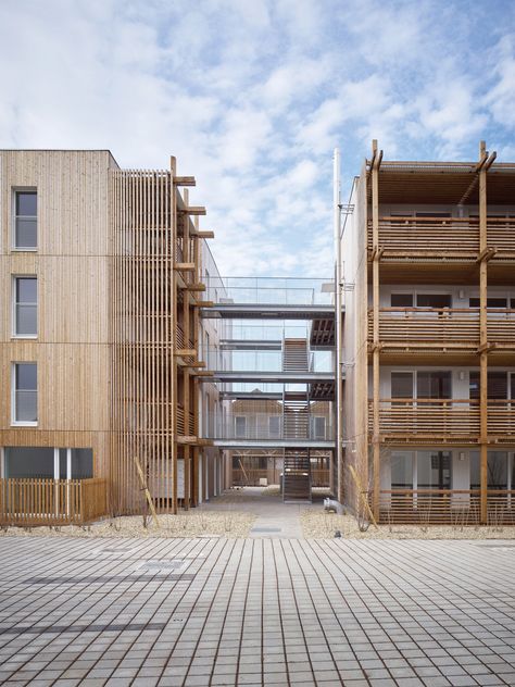 Odile Guzy Architectes covers social housing with vertical wooden slats Social Housing Architecture, Housing Architecture, Wood Facade, Timber Architecture, Architecture Presentation Board, Architecture Facade, Timber Buildings, Wood Architecture, Student Housing