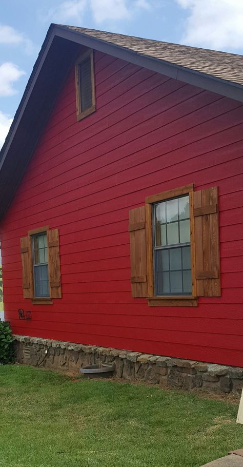 Maroon Exterior House Paint, Red Log Cabin Exterior, Red House With Brown Trim, Red Ranch House Exterior, Rustic Red Exterior House Colors, Red Mobile Home Exterior, Red Siding House Exterior Black Trim, Small Farmhouse Exterior Ideas, Red Exterior Paint Colors For House