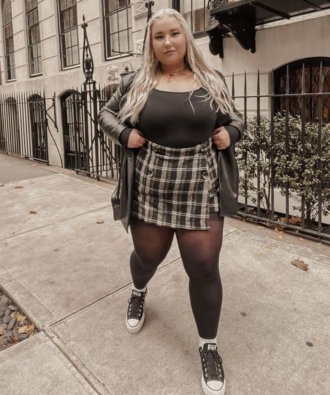 Concert Ootd Plus Size, Plus Size Emo Outfits Summer, Plus Size Egirl Outfit, Plus Size Fishnet Outfit, Fall Dress Shoes, Fall Dresses For Wedding Guest, Plus Size Alt Outfits, Plus Size Emo Outfits, Plus Size Goth Outfits