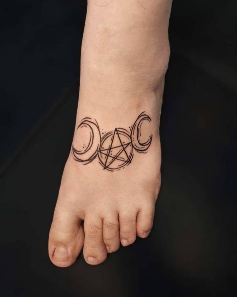 Witchy Leg Tattoos, Small Witchy Tattoos, Tattoos Witchy, Unique Tattoos Black Women, Witchy Tattoos, Small Tattoos Ideas, Wiccan Tattoos, Tattoo Board, Small Tattoos With Meaning