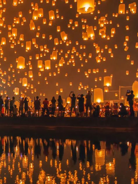 Chiang Mai Yi Peng Lantern Festival : 10 Things You Should Know Chiang Mai Lantern Festival, Thailand Lantern Festival, Lantern Festival Aesthetic, Yi Peng Lantern Festival, Thai Aesthetic, Thailand Tour, Festival Aesthetic, The Lantern, Chiang Rai