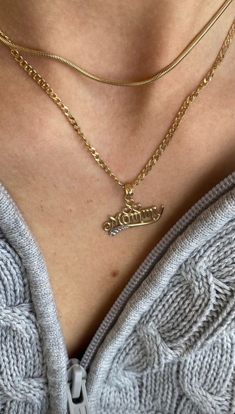 Mommy Necklace, Indie Jewelry, Emma Chamberlain, Dope Jewelry, Dainty Gold Necklace, Funky Jewelry, Jewelry Inspo, Dream Jewelry, Dainty Jewelry