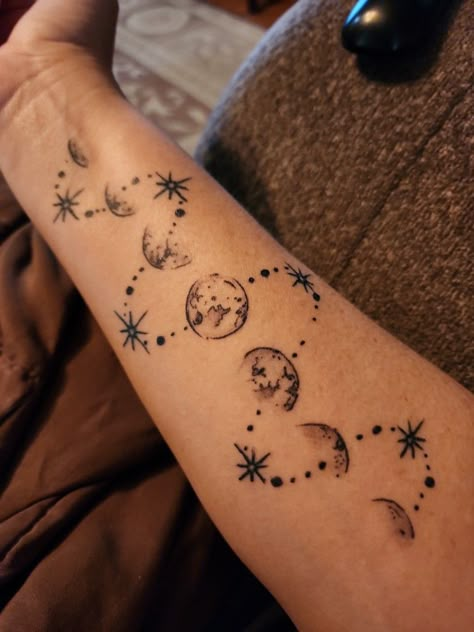 Arm Moon Tattoos For Women, Waning Gibbous Moon Tattoo, Moon Phases Tattoo Arm, Moon Arm Tattoo, Moon Phases Tattoo Designs, Phases Of The Moon Tattoo, Moon Phase Tattoo, Geometric Tattoo Hand, Star Sleeve Tattoo