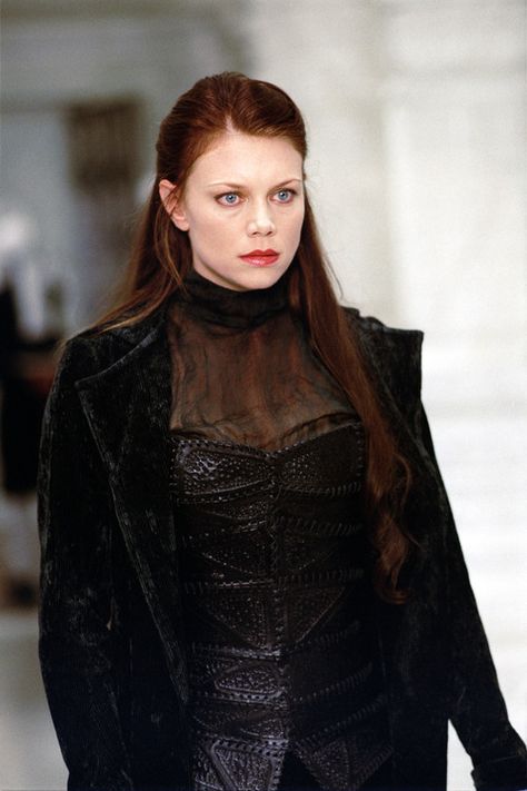 Mina Harker 2. Cinema Shots, Mina Harker, Gentleman Movie, Peta Wilson, Steampunk Movies, Action Films, League Of Extraordinary Gentlemen, Female Vampire, Movie Costumes