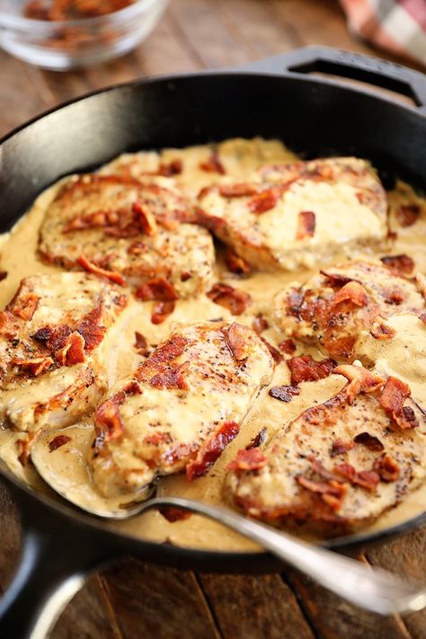 These Pork Chops with Creamy Bacon Pan Sauce combine juicy pork chops with a garlic and bacon cream cheese pan sauce. Brine For Pork, Pork Chop Brine, Pork Cooking Temperature, Cheese Pork Chops, White Bbq Sauce, Pan Sauce, Juicy Pork Chops, Grilled Pork Tenderloin, Lean Pork