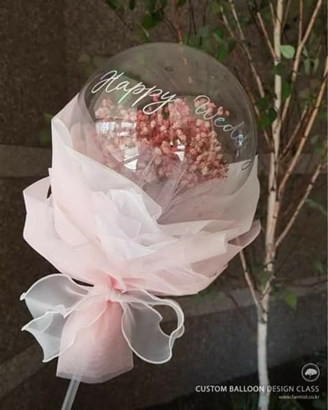 Balloon Bouquet Diy, Girl Gift Baskets, Diy Bouquet Wrap, Floral Balloons, Flower Bouquet Diy, Flower Box Gift, Diy Balloon Decorations, Balloon Arrangements, Birthday Balloon Decorations