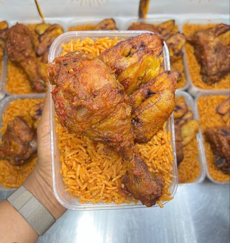 Nigeria Food, African Recipes Nigerian Food, Amazing Food Platters, Jollof Rice, Tasty Recipes Videos, Nigerian Food, Healthy Food Dishes, Food Babe, Yummy Comfort Food