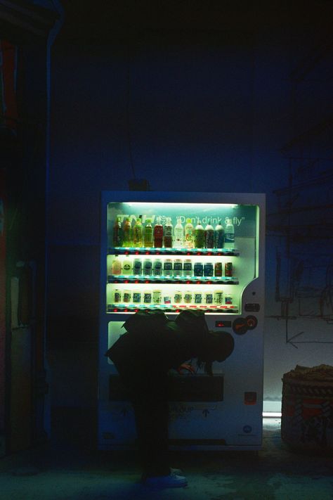 Vending Machine Aesthetic Night, Vending Machine Photography, Vendor Machine, Japan Vibes, Background Game, Scene Ideas, Aesthetic Dump, Machine Photo, Drinks Machine