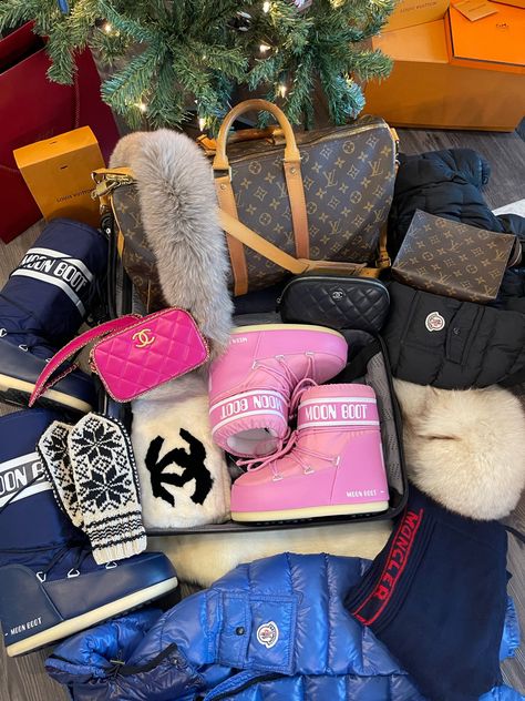 Pink Moon boot pink chanel bag louis vuitton luggage moncler puffer bady coat fur scarf luxury lifestyle high end travel ski trip packing vail aspen vibes Pink Moon Boots Outfit, Pink Moon Boot, Adria Core, Aspen Vibes, Pink Moon Boots, Ski Packing, Moon Boots Outfit, Ski Trip Packing, Pink Chanel Bag