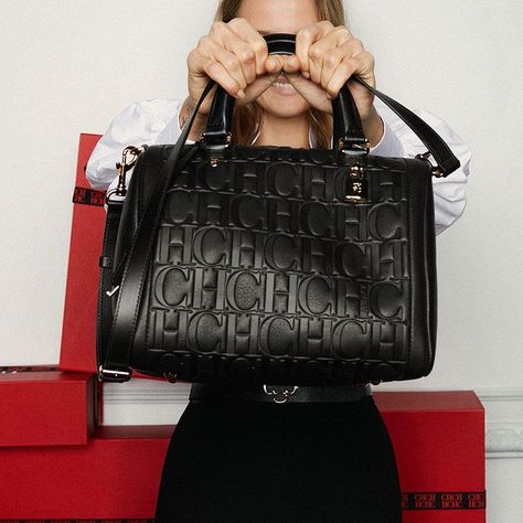 CAROLINA HERRERA on Instagram: “What you asked for. Locked #CHAndyBag. For each accessory you acquire, you will donate 10% and, in an unique manner, we support you with a…” Carolina Herrera Handbags, Carolina Herrera Bags, Office Outfits Women, Luxury Purses, Money Bag, Types Of Bag, Perfect Bag, Carolina Herrera, Chanel Boy Bag