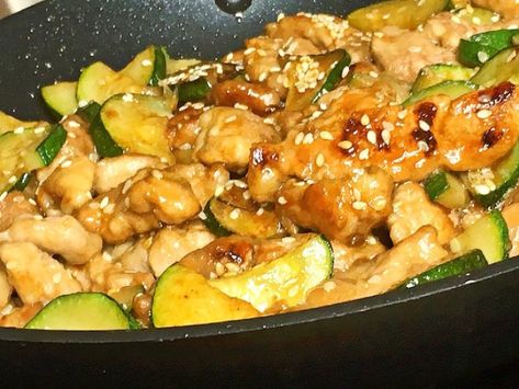 Pork Zucchini Stir Fry, Carrots Slow Cooker, Pig In A Poke, Sesame Pork, Zucchini Stir Fry, Aip Keto, Easy Meal Recipes, Pork Entrees, Ground Pork Recipes