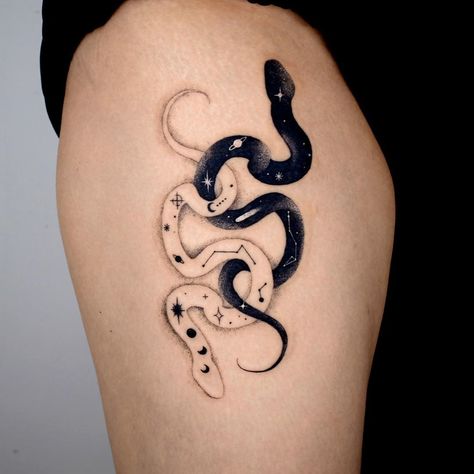 Black White Snake Tattoo, Ying Yang Snake Tattoo, Yin Yang Snake Tattoo, Intertwined Snake Tattoo, Double Snake Tattoo, Snake Knee Tattoo, Black And White Snake Tattoo, White Snake Tattoo, Tattoo Cobra