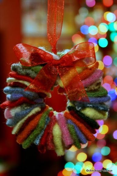 Christmas Tea Party, December Crafts, Wreath Ornament, Felt Wreath, Recycled Sweaters, Felt Christmas Decorations, Diy Felt, Wool Projects, Handmade Christmas Decorations