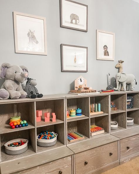 This is not normally how our organized spaces look. ⠀⠀⠀⠀⠀⠀⠀⠀⠀ 🙉 Baskets aren’t maximized for the space. 🙈 Non-matching baskets across both walls. 🙊 Many toys sitting out in the open. ⠀⠀⠀⠀⠀⠀⠀⠀⠀ So, what’s the sitch?? (I think that’s what the youth is saying these days) ⠀⠀⠀⠀⠀⠀⠀⠀⠀ 👉🏼 We put our client’s immediate needs and wants above our usual aesthetic goals. ⠀⠀⠀⠀⠀⠀⠀⠀⠀ This particular client was about to list her house for sale and had the assignment from her realtor to declutter, hide some of... Kids Basket On Wall Storage, Book And Toy Storage Nursery, Organizing Toys On Bookshelf, Pottery Barn Kids Storage System, Playroom Toy Storage Great Little Trading Co., Organized Spaces, Needs And Wants, Sit Out, The Youth