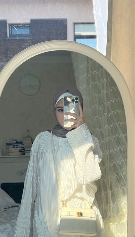 Maliha Xoangxa Hijab, Modest Winter Outfits Muslim, Maliha Xoangxa, Hijab Mirror Selfie, Comfy Korean Outfits, Muslim Long Dress, Modest Winter Outfits, Outfits Muslim, Modest Girly Outfits