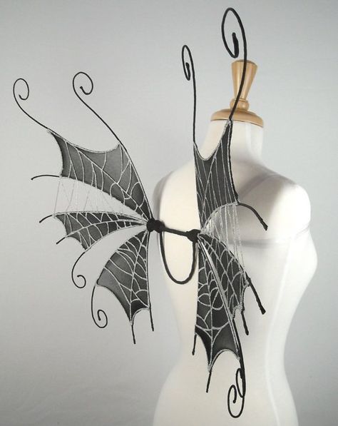 Spiderweb Fairy Wings. (Silksteel is a spider fairy) Dark Fairy Costume, Halloween Wings, Ghouls Night, Fairy Photography, Costume Wings, Gossamer Wings, Ren Fair, Gothic Fairy, Holiday Halloween