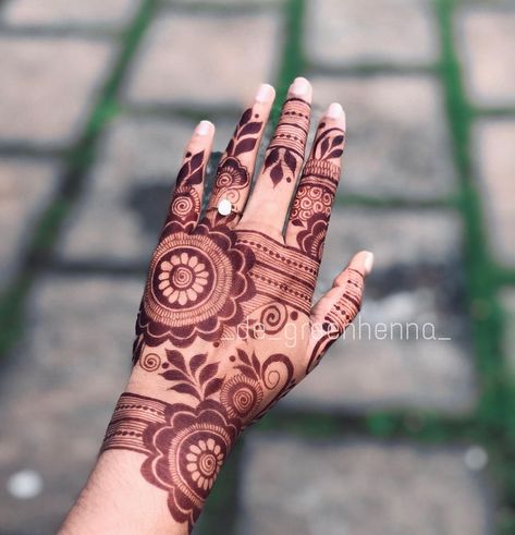 Mehndi Hand Designs Beautiful, Mehdi Degine Unique Back, Beginner Mehendi, Mehdi Degine Simple, Mehdi Degine, Mehndi Designs For Diwali, Flower Mehndi Designs, Latest Mehndi Designs Wedding, Party Henna