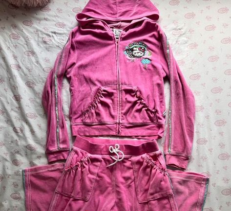 Y2k, hello, kitty tracksuit, pink, 2000's Hello Kitty Tracksuit, Thrifting Ideas, Y2k Tracksuit, Y2k Hello Kitty, Sanrio Stuff, My Clothing Style, Fashion Boards, Gyaru Fashion, 2000s Fashion Outfits