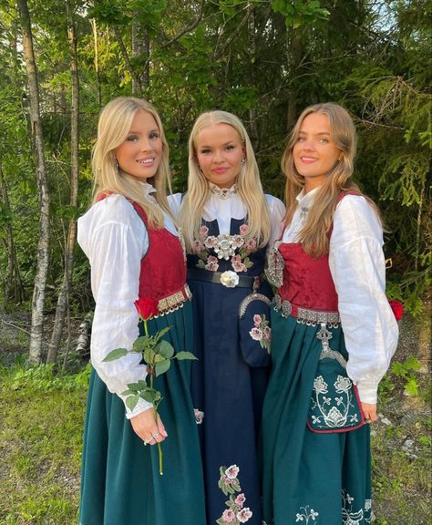 Norway Women, Nordic Women, Scandinavian Women, Norwegian Women, Nordic Goddesses, Norwegian Culture, Norway Vacation, Retro Makeup, Traditional Attire