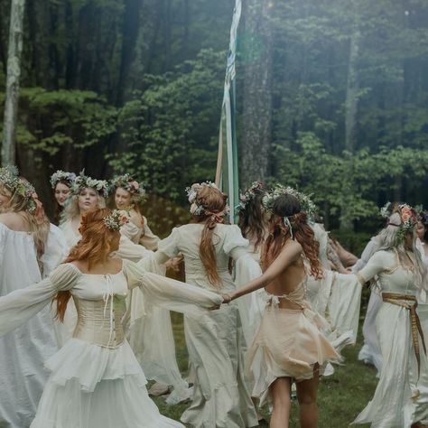 Maypole Dance, Midsummer Nights Dream Party, Midsummer Nights Dream Wedding, My Birthday Month, Dream Music, Month Of May, Dream Party, Fairy Wedding, Flower Skirt