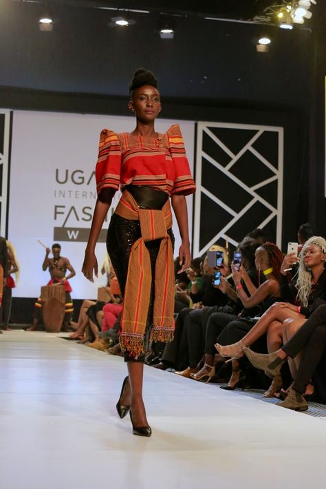 Abbas Kaijuka Brings Kikoyi Like We’ve Never Seen Before At Uganda International Fashion Week – SatisFashion Uganda Uganda Fashion, Northern Kente, Long Black Sleeveless Dress, Creative Wear, Swahili Fashion, African Vibes, African Fashion Week, Ankara Tops, Best Fashion Designers